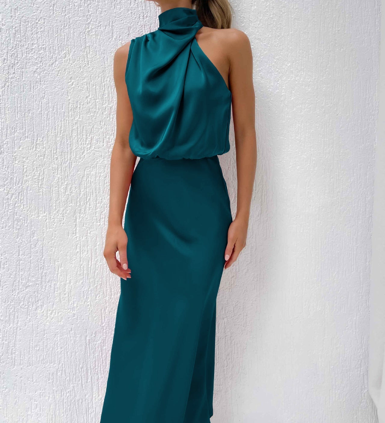 Emanuela – Elegantní Dlouhé Šaty s Klasickým Střihem