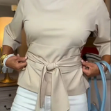 Daria – Elegantní top s mašlí v pase