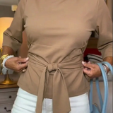 Daria – Elegantní top s mašlí v pase