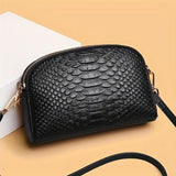 Cora — Malá crossbody kabelka s exotickou texturou