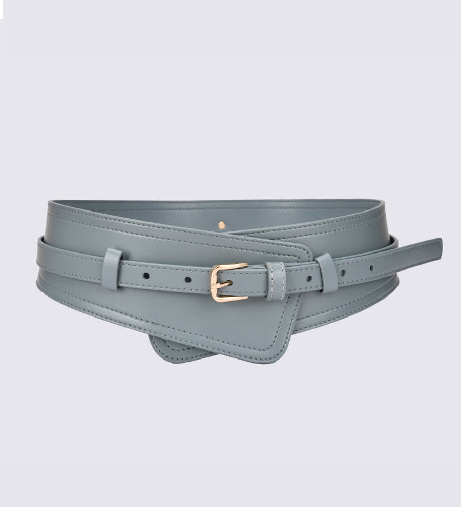 Corina – Wide strap with harness design