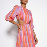 Valentina – Elegantní Šaty s Střízlivým Střihem a Přítomností