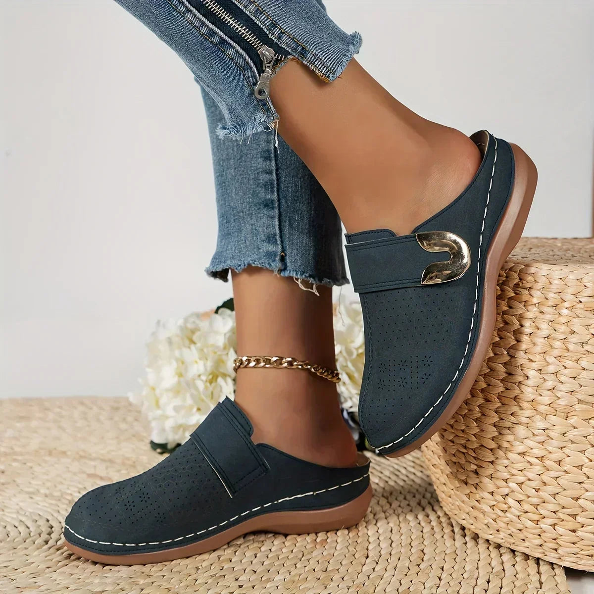 Chic Caprielle supportive wedge sandals