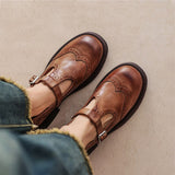 Giulia – Vintage boty s brogue designem a přezkou